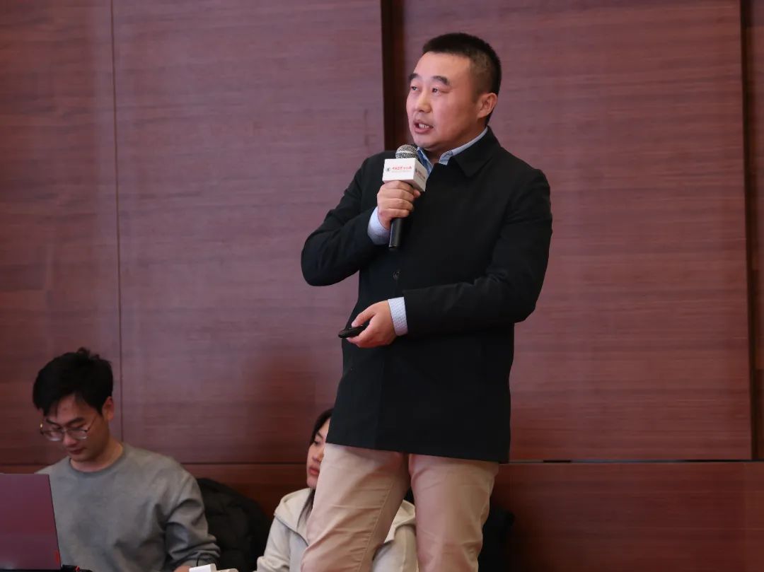 讲者3.JPG