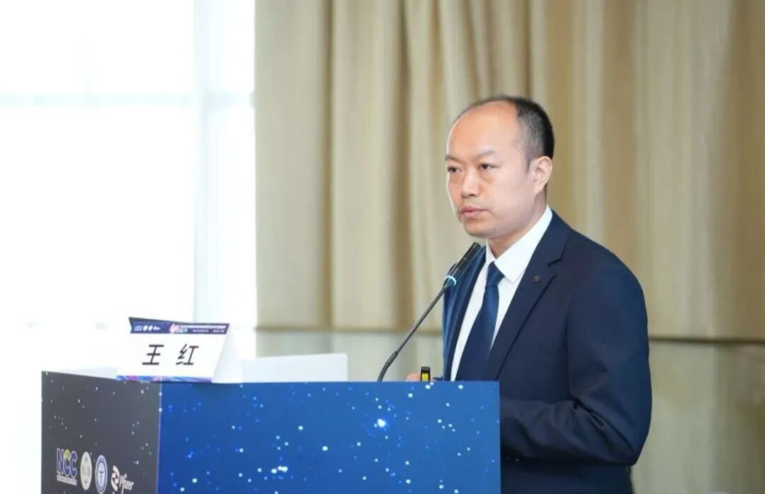 讲课-王红.jpg