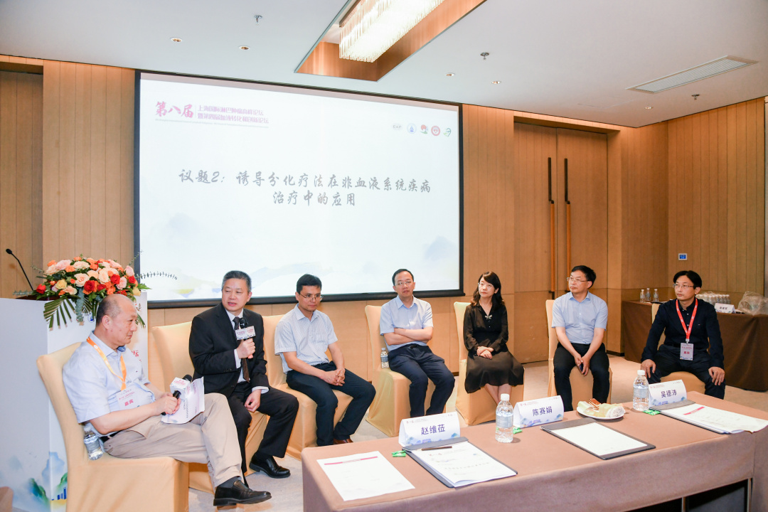 8.圆桌会.jpg
