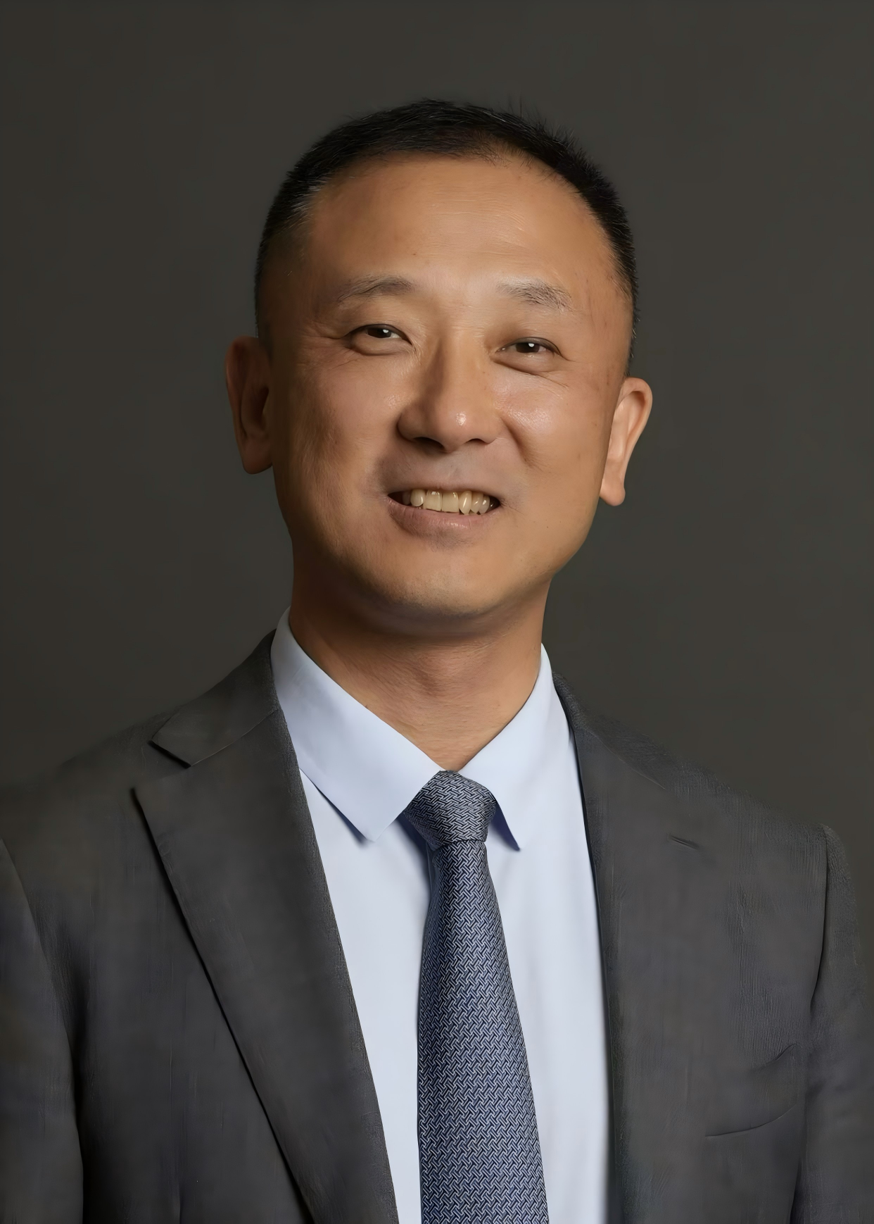 严宏照片.png