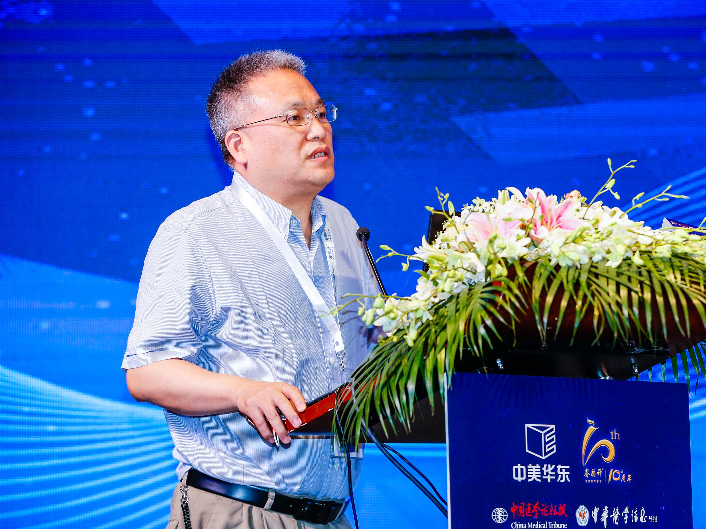vbox4040__mgl5570_081702_small_v1_副本.jpg
