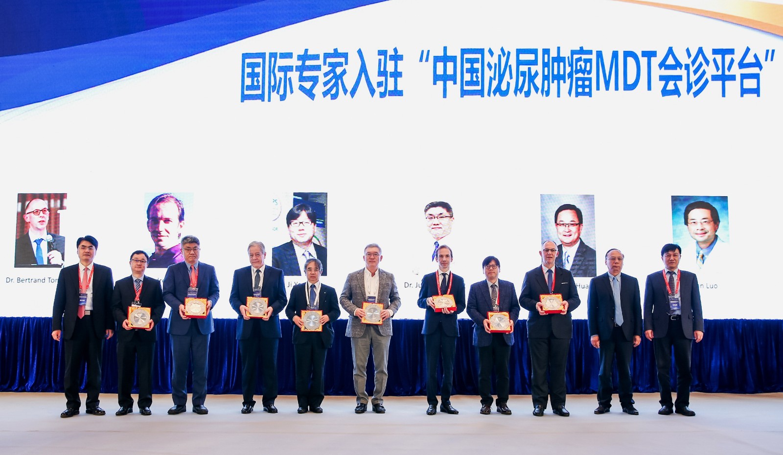 图一 亚太前列腺协会2019年会暨中国临床肿瘤协会前列 腺癌专家委员会20 19年会、第九届上 海泌尿肿瘤国际论坛场景  王广兆摄 1205_1.jpg