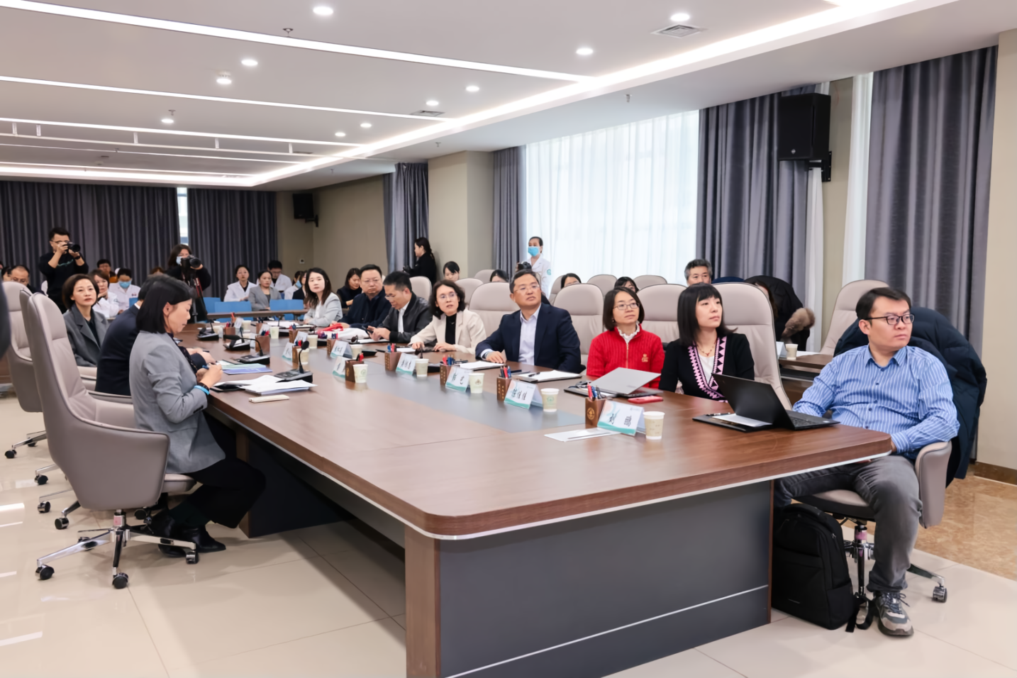 4、第一师医院座谈会现场.jpg