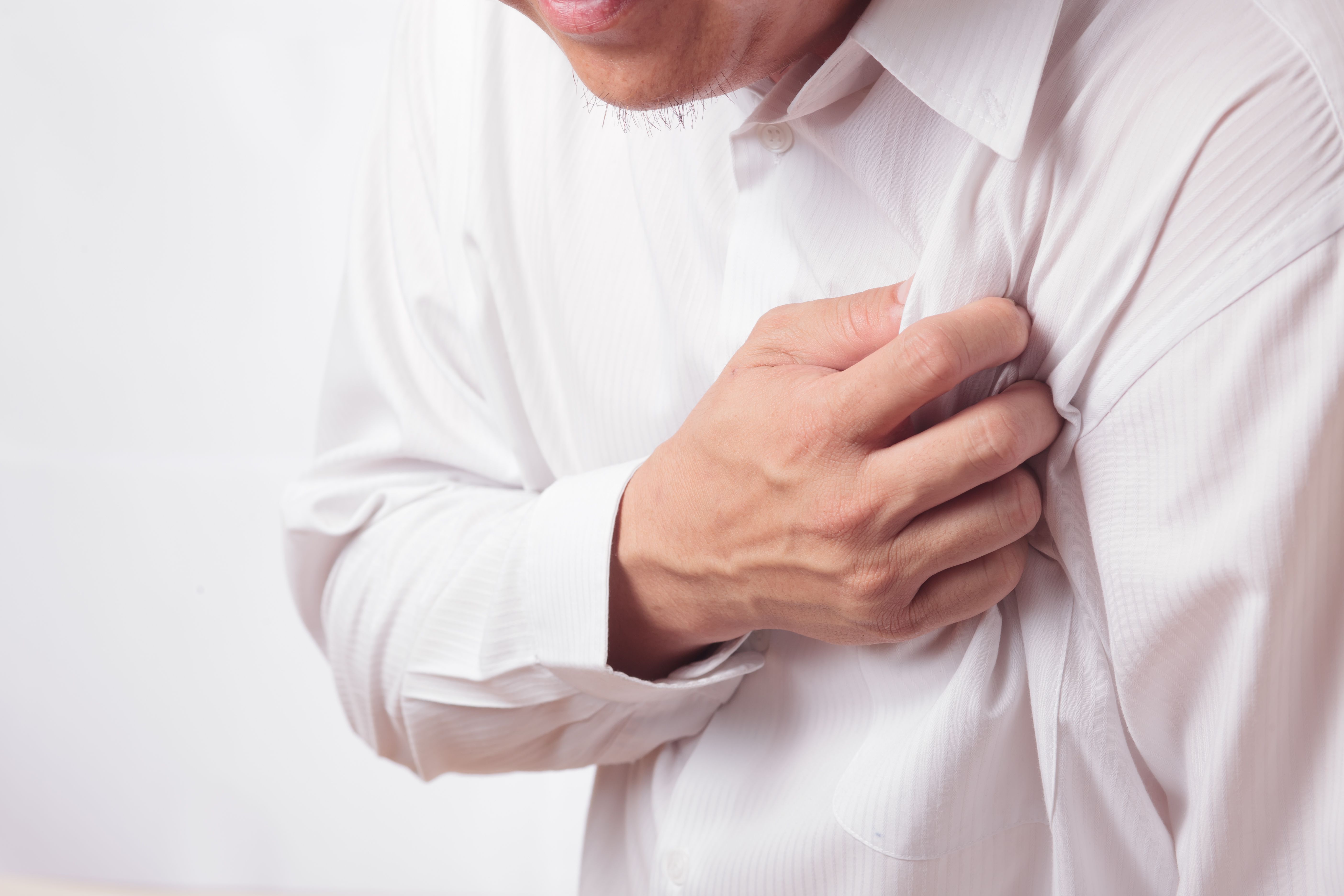 胸痛发作如何区分急性心肌梗死心绞痛心包炎并正确急救