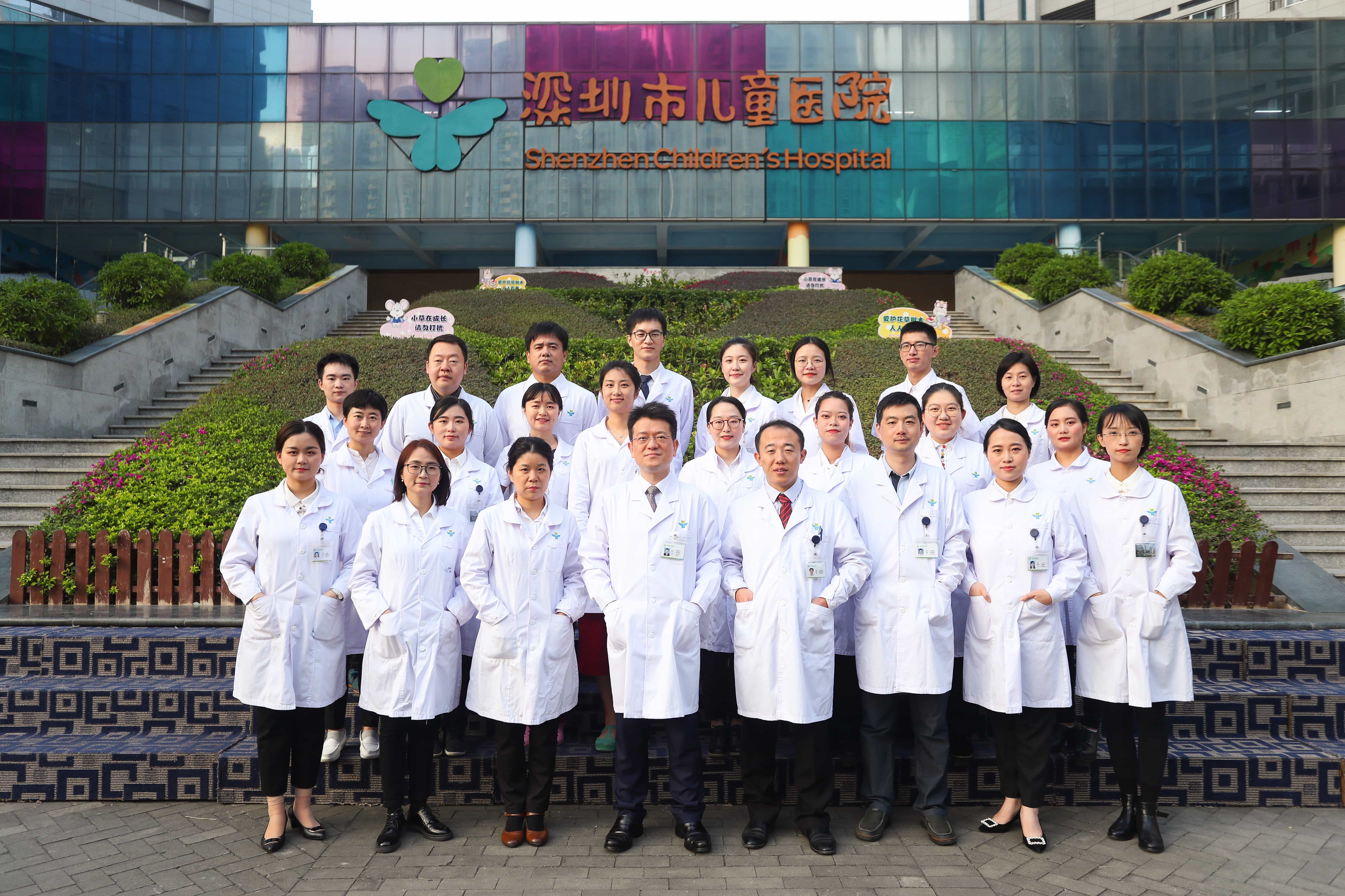 upfile 团队合照.jpg