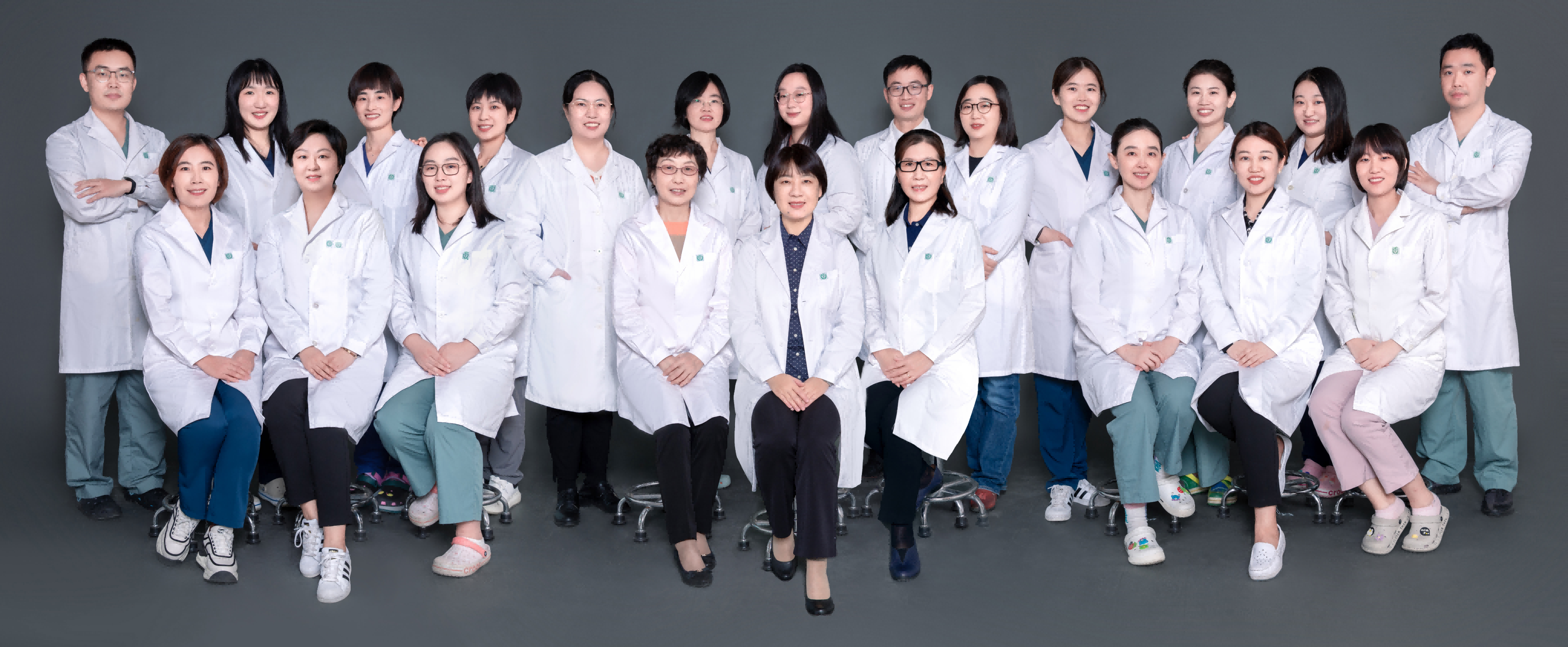 科室合照(1).png