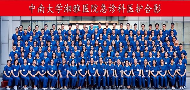 upfile 团队照片.jpg