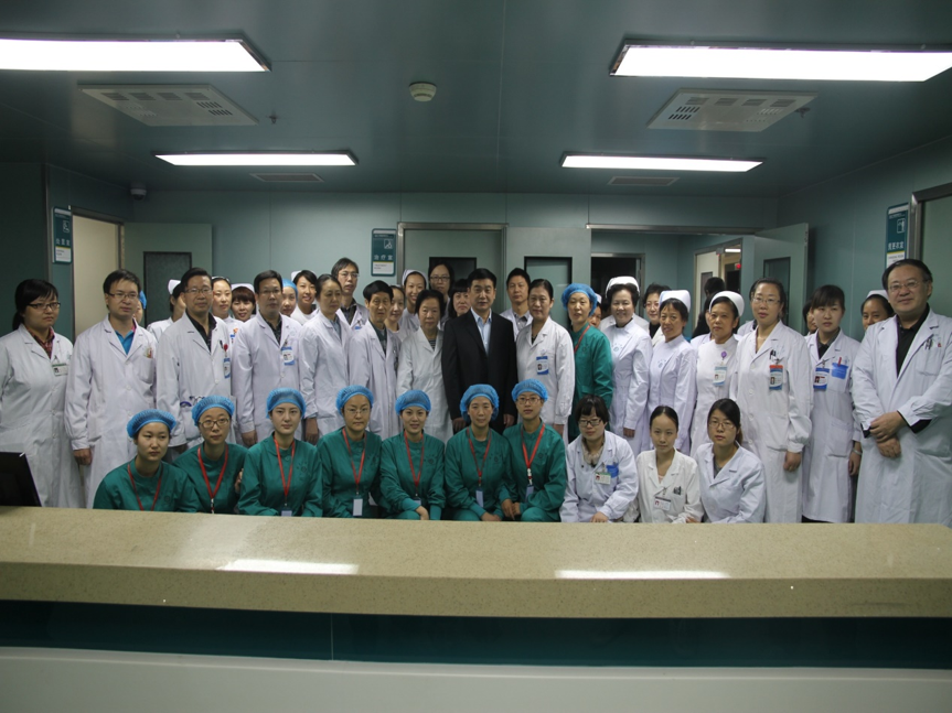 郑州大学第一附属医院 团队照片.png