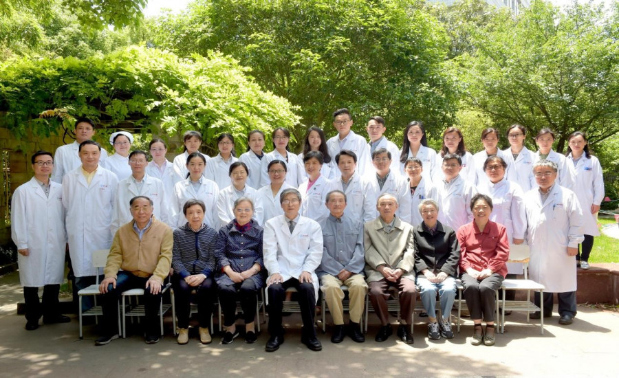 upfile 团队照片.png