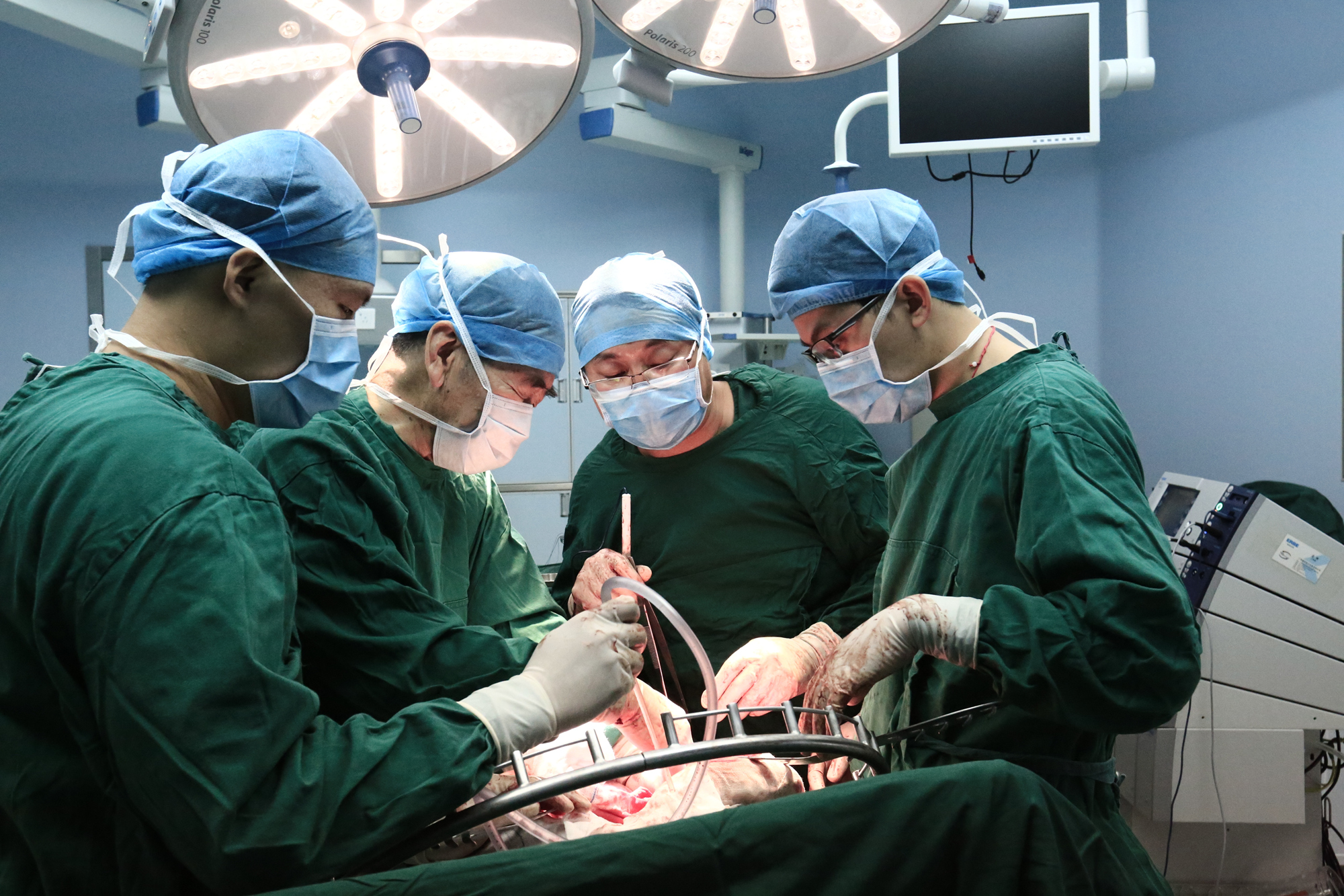 每一场手术都是一次修行——记腹部肿瘤外科泰斗,海南省肿瘤医院副